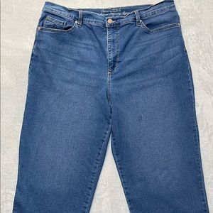 Gloria Vanderbilt denim capris size 18. Excellent condition